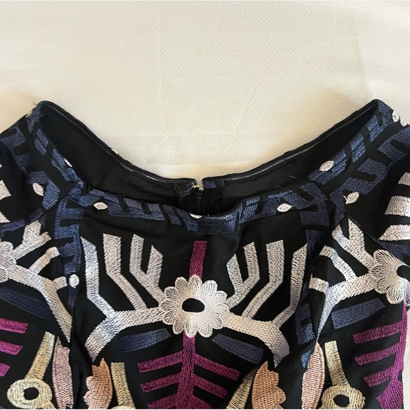 VENUS Embroidered Blouse Off the Shoulder Bell Sleeve Ruffle Bottom Woman Medium - Picture 7 of 15